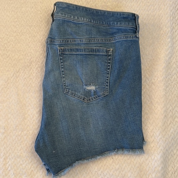 Torrid Womens High Rise Classic Denim Distressed Shorts Size 20 - Picture 5 of 9